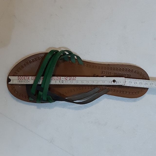 Due paia di infradito e due omaggi