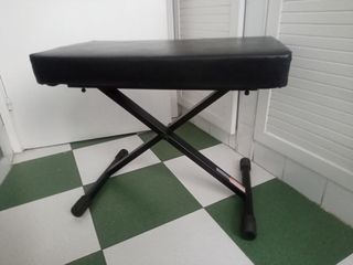 Banqueta para arpa, piano, teclados.