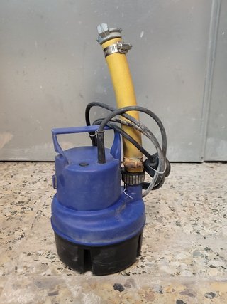 Bomba de agua con 1 mes de uso