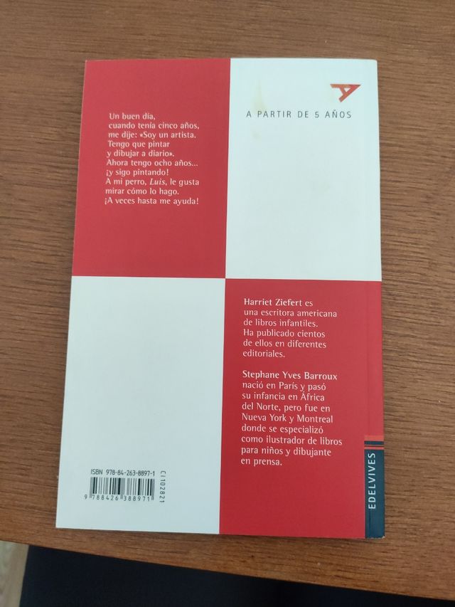 Mi perro piensa que soy un genio.