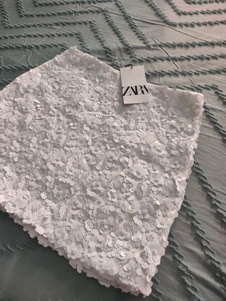 Mini falda lentejuelas flores Zara