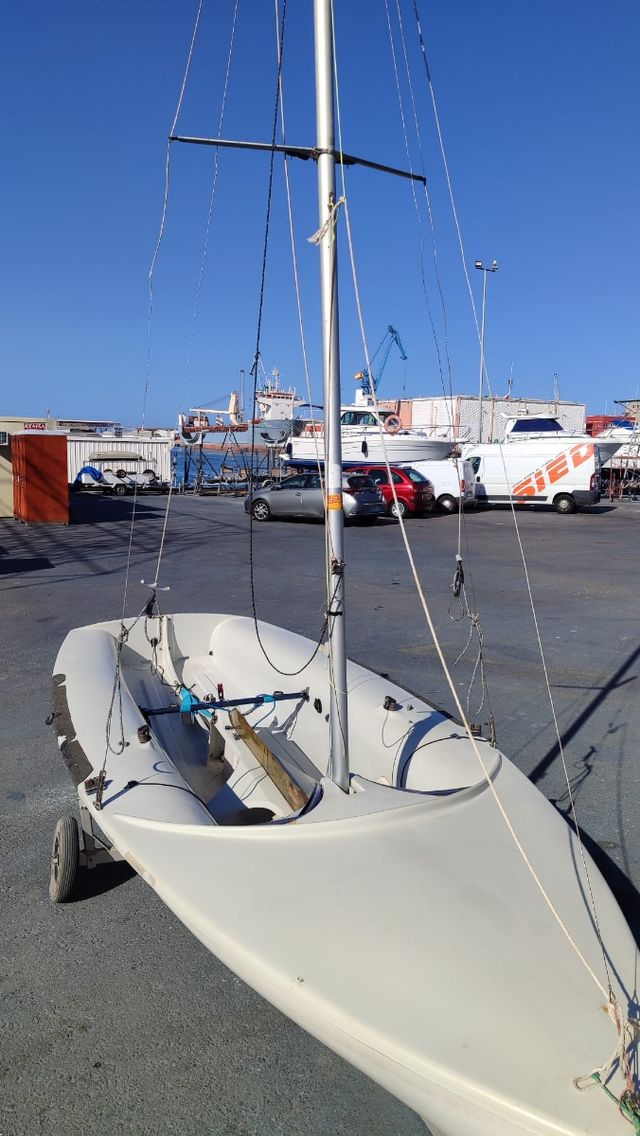 Barco 420 vela ligera Lenam en Castellón