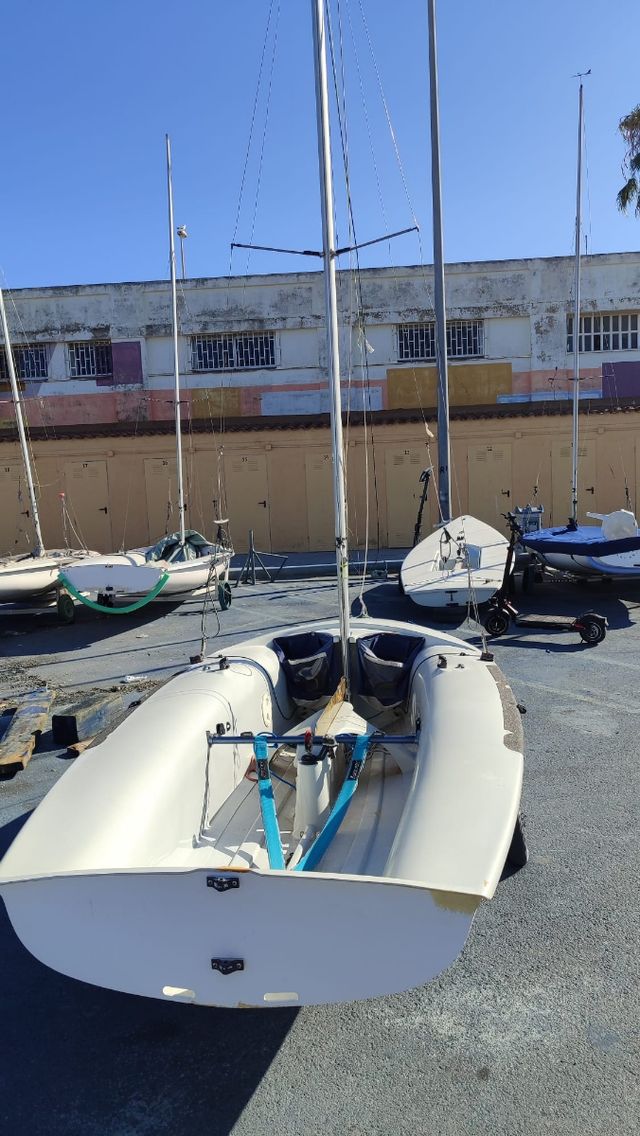 Barco 420 vela ligera Lenam en Castellón