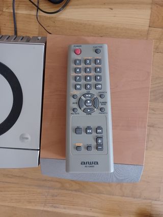 Minicadena AIWA CD, casette y radio, mando a dist.