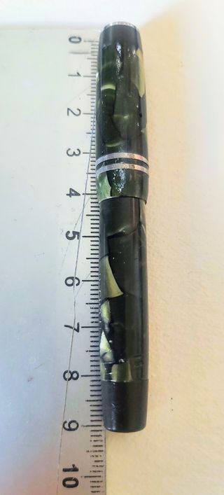 Pequeña estilográfica antigua.