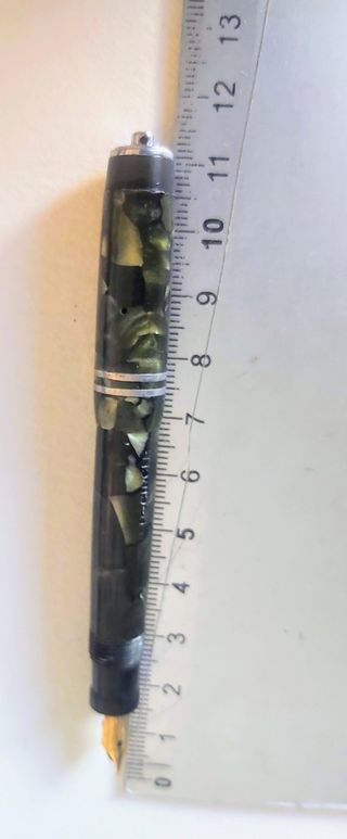 Pequeña estilográfica antigua.