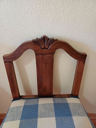 Dos sillas.