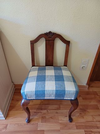 Dos sillas.