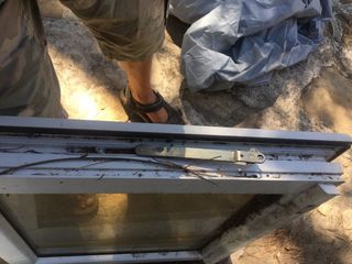 Ventana pequeña sin marco