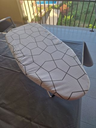 Tabla de planchar de sobremesa.