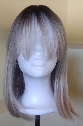 Peruca loiro curto com franja + touca