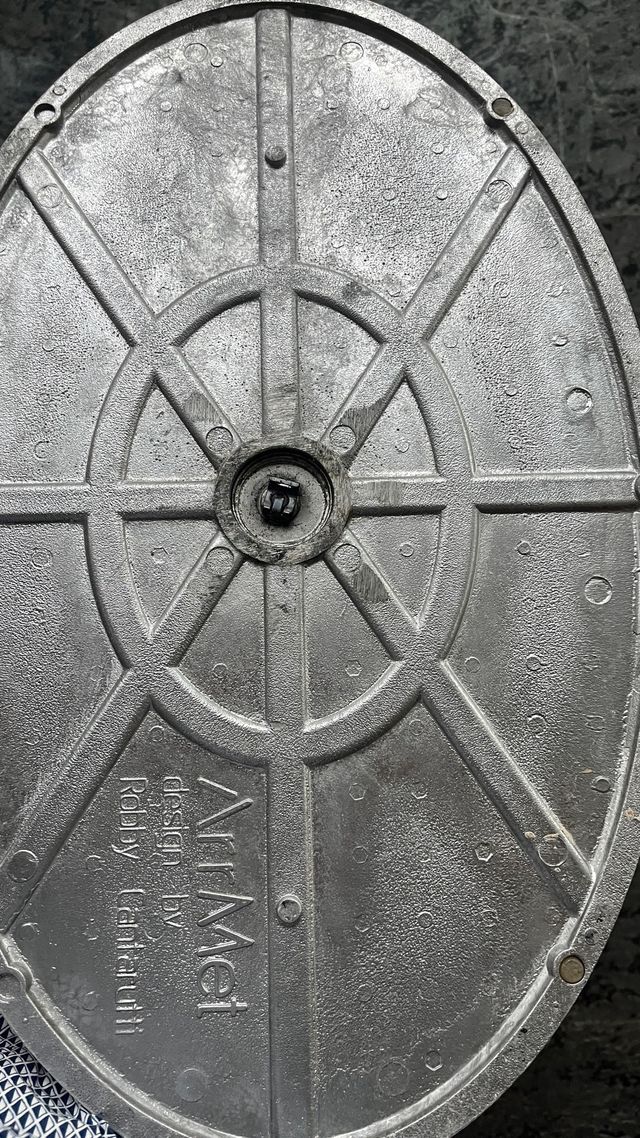 Taburete de bar Arrmet Tamago Robby Cantarutti