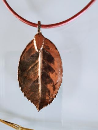 Gargantilla hoja de rosal