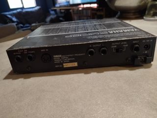 Procesador de efectos Yamaha emp 100.