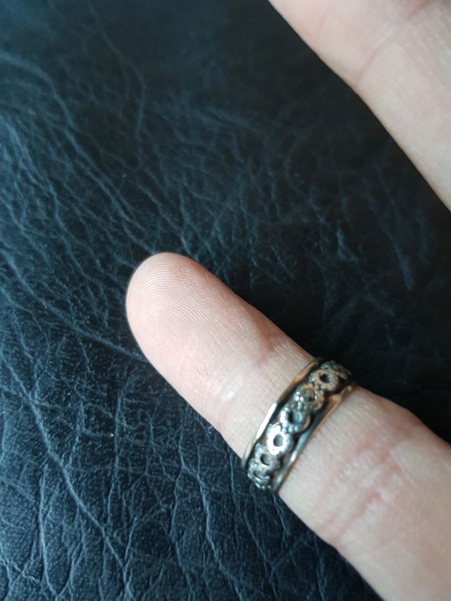Muy antiguo anillo de plata motivos florales