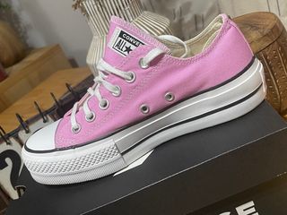 Converse rosas.