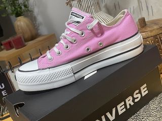 Converse rosas.