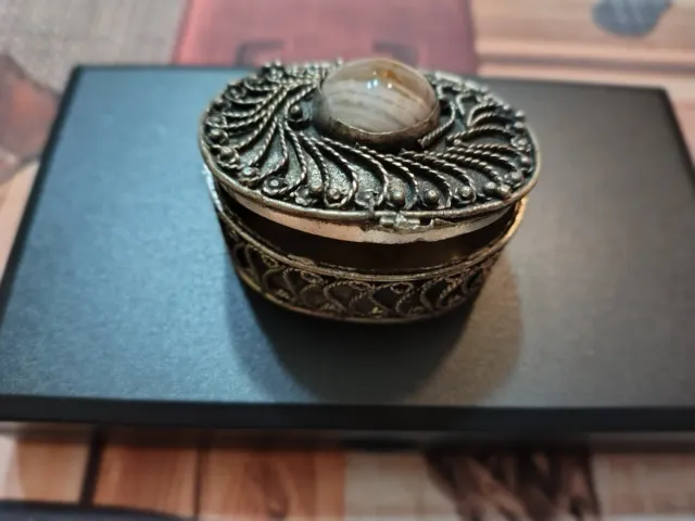 Precioso Pastillero Plata coronado con ágata.