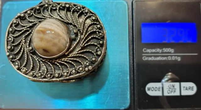 Precioso Pastillero Plata coronado con ágata.