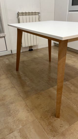 Mesa de cocina marca Velasco