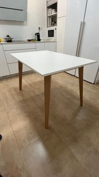 Mesa de cocina marca Velasco