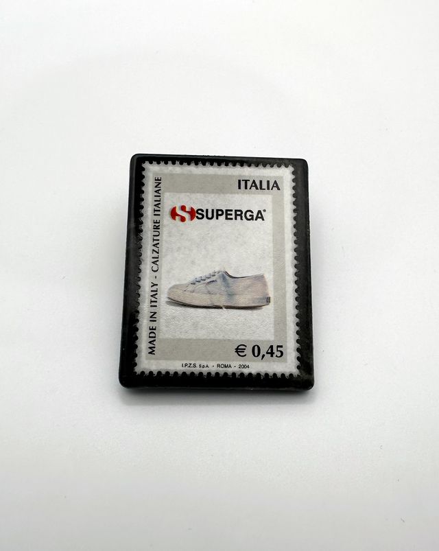 Spilla in Alabastro con vero francobollo Superga