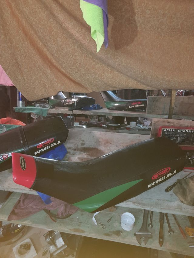 Asiento Rieju Castrol