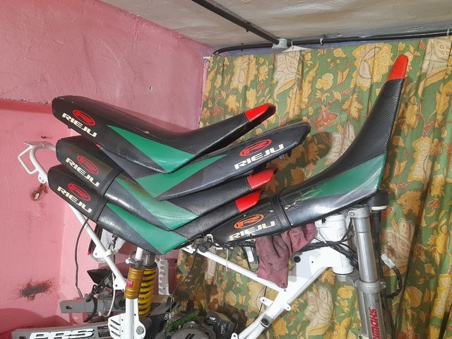 Asiento Rieju Castrol