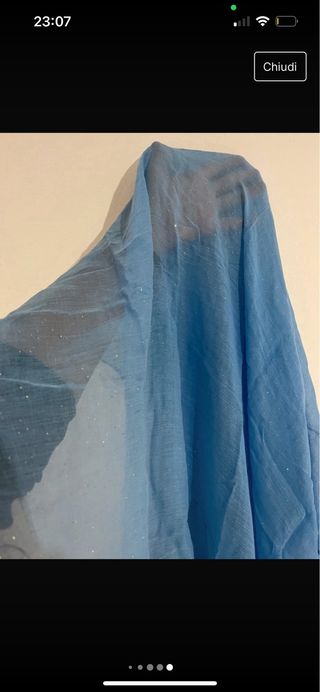 Sciarpa/stola azzurra con glitter oro