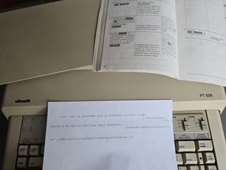 Macchina da scrivere vintage Olivetti PT506