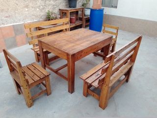 Conjunto de mesa 2 sillas y 2 bancos
