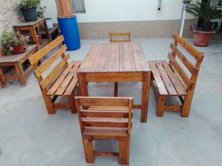 Conjunto de mesa 2 sillas y 2 bancos