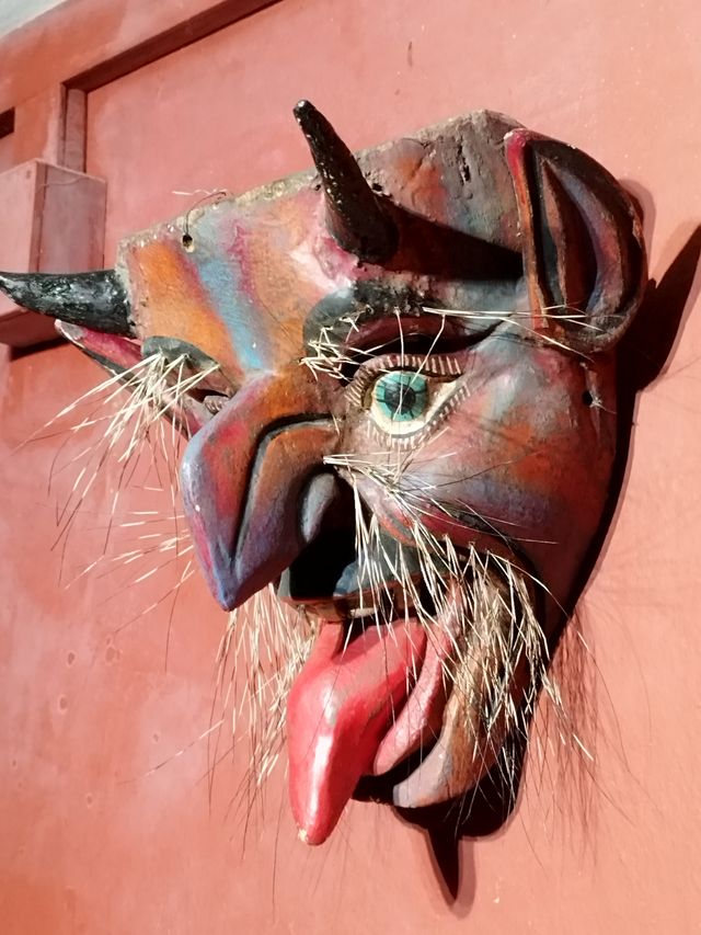 ANTIGUA MASCARA MADERA DIABLO