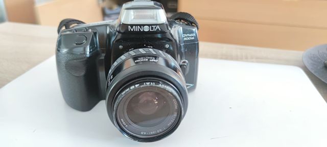 CAMARA MINOLTA DYNAX 300SI+OBJETIVO 75-300+ FLASH