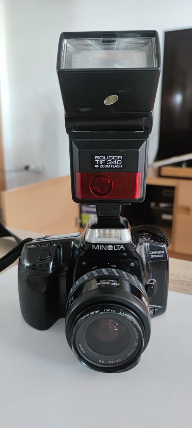 CAMARA MINOLTA DYNAX 300SI+OBJETIVO 75-300+ FLASH