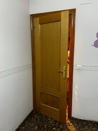 Puerta madera maciza