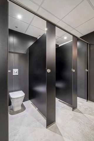 CABINAS FENÓLICAS, SEPARADORES Y BAÑOS