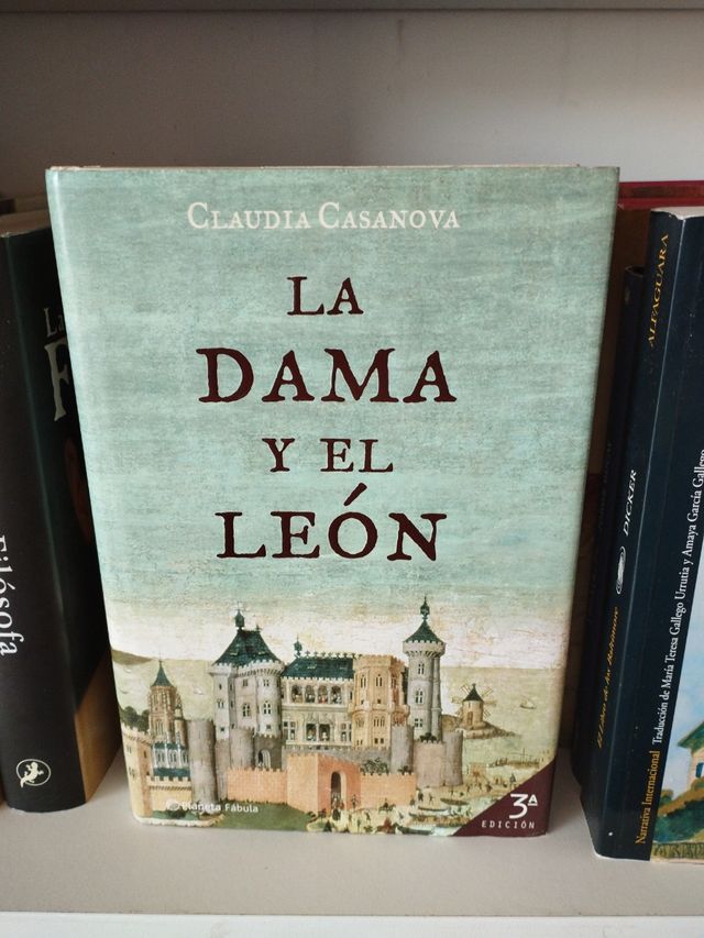 La Dama y el León. Claudia Casanova
