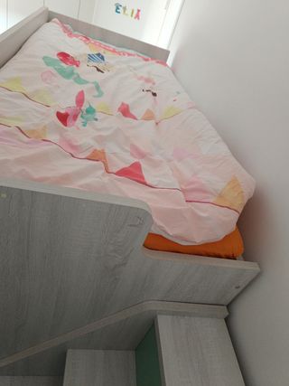 Letto a castello con cassetti e scaletta