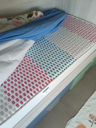 Letto a castello con cassetti e scaletta