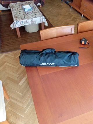 Manta, cuchillos y utensilios de cocina