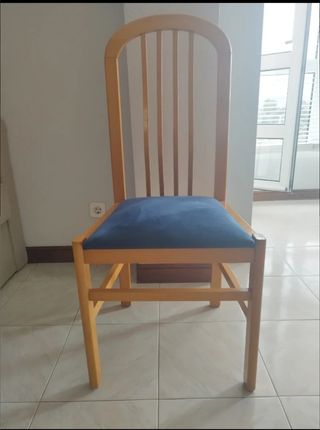 Mesa de comedor y 4 sillas