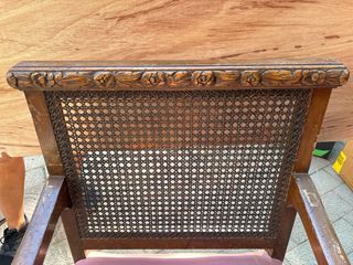 Butaca y reposapiés antiguos