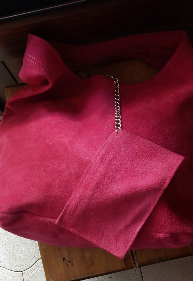 Borsa in camoscio fuxia con tracolla e portamonete