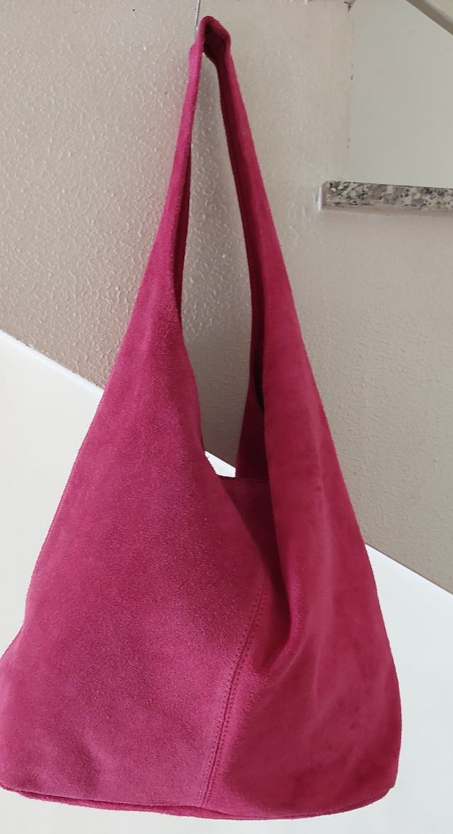 Borsa in camoscio fuxia con tracolla e portamonete