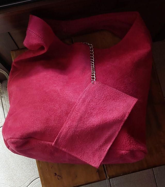 Borsa in camoscio fuxia con tracolla e portamonete