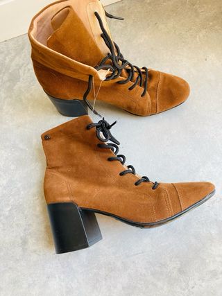Botin camel cordones Petite Jolie 41