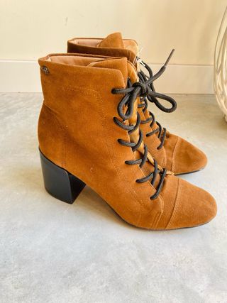 Botin camel cordones Petite Jolie 41