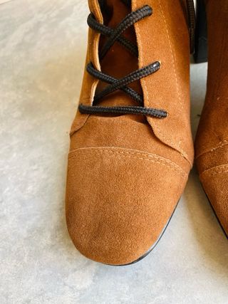 Botin camel cordones Petite Jolie 41