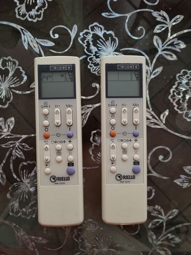  2 Telecomandi clima Riello